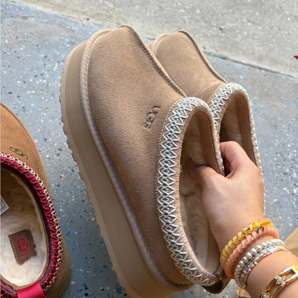 Shoes - nwt uggs platform size 9 women’s